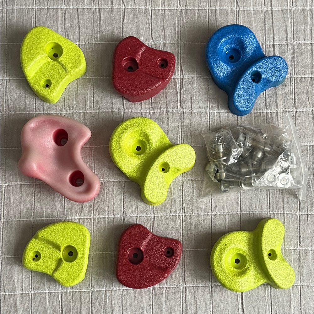 8 piece Climbing Holds Set with Hardware